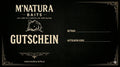 Schwarzer Gutschein mit weißer Schrift und Logo von M'Natura Baits, darunter Textfelder für Betrag und Gutschein-Code für Boilies